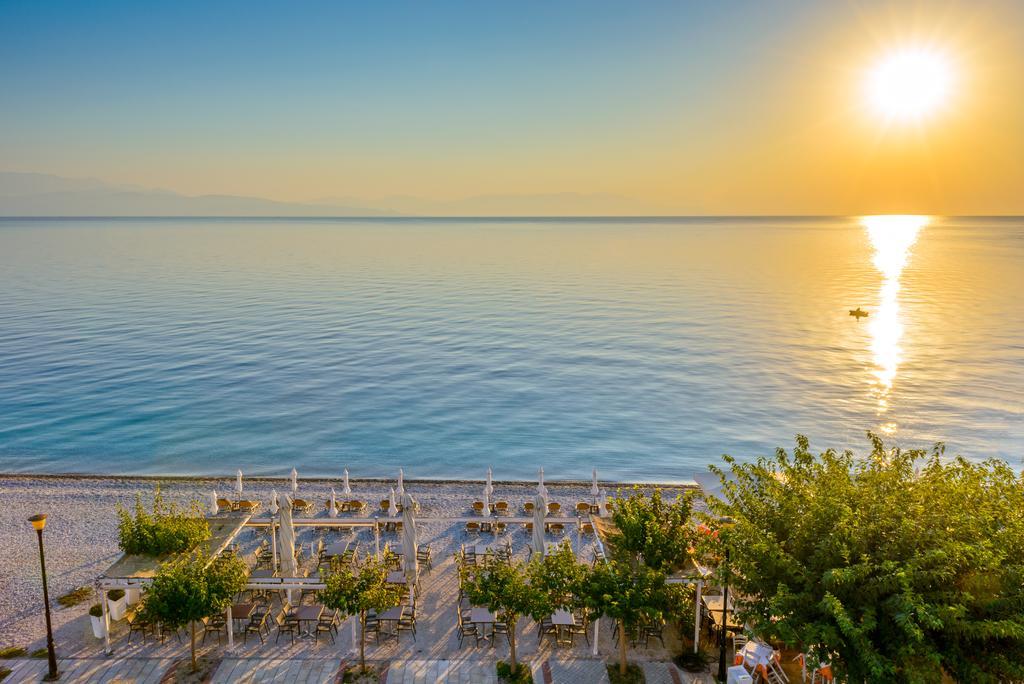 Akrata Beach Hotel Extérieur photo